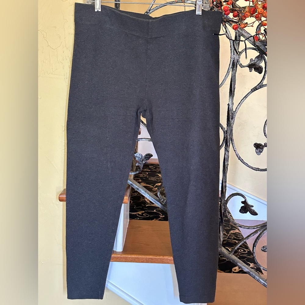 Lou & Grey Essential Leggings- Charcoal Gray